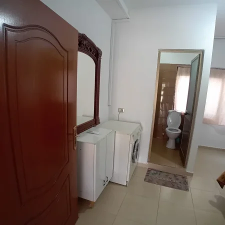 Tirane, jepet me qera apartament 1+1 Kati 2, 77 m² 350 € (Rruga Lucie Miloti)