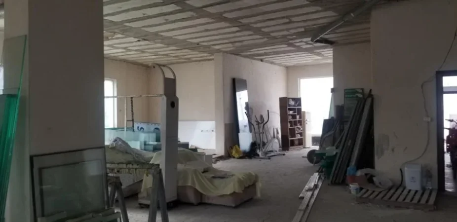 Tirane, shitet dyqan Kati 1, siperfaqe 322 m² 228.000 € (Rruga Myslym Keta prane Restorant Pellumbat e Paqes.)