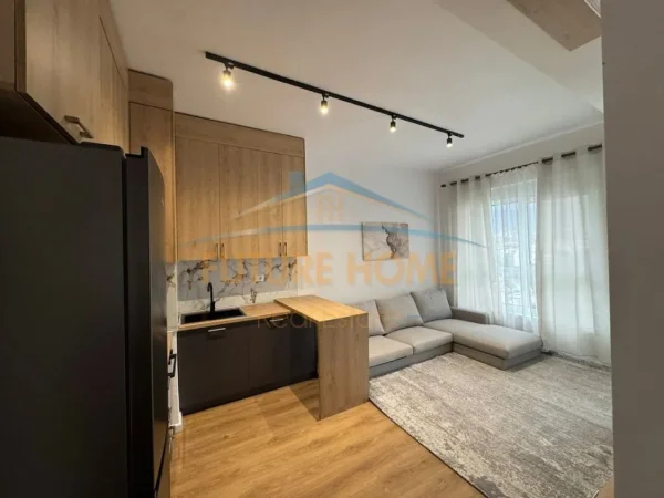 Tirane, jepet me qera apartament 1+1+Ballkon Kati 7, 60 m² 550 € (ALI DEMI)
