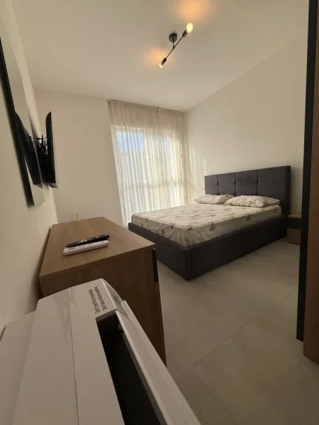 Tirane, jepet me qera apartament 2+1+Aneks+Ballkon Kati 3, 85 m² 550 € (Univers city)