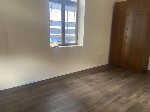 Tirane, jepet me qera ambjent biznesi , 72 m² 1.000 € (Rruga e Dibres)