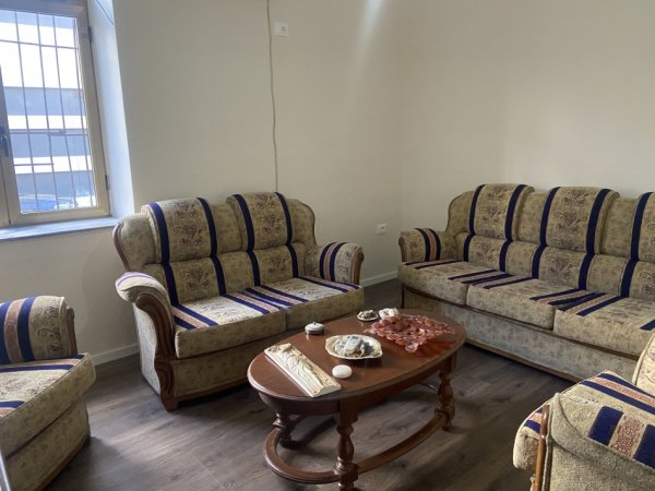 Tirane, jepet me qera ambjent biznesi , 72 m² 1.000 € (Rruga e Dibres)