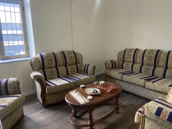 Tirane, jepet me qera ambjent biznesi , 72 m² 1.000 € (Rruga e Dibres)