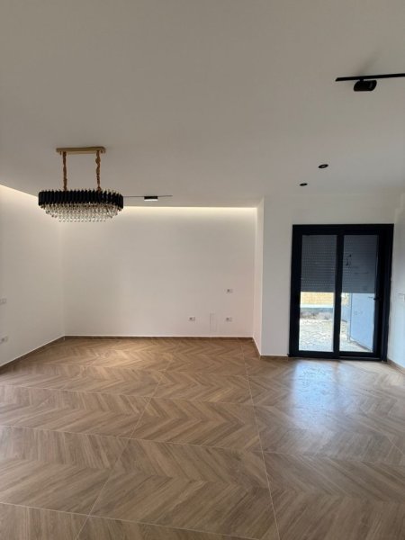 Tirane, jepet me qera ambjent biznesi , 130 m² 1.500 € (Kompleksi Oazis)
