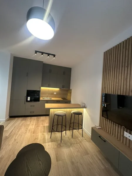 Tirane, jepet me qera apartament 1+1 , 60 m² 400 € (Univers City)