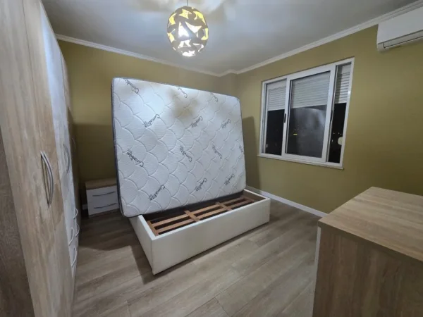 Tirane, jepet me qera apartament 2+1+Aneks+Ballkon Kati 9, 105 m² 700 € (Komuna Parisit)