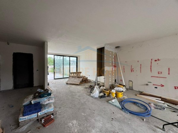 Tirane, shitet Vile 3+1+Ballkon , 368 m² 700.000 € (MJULL BATHORE)