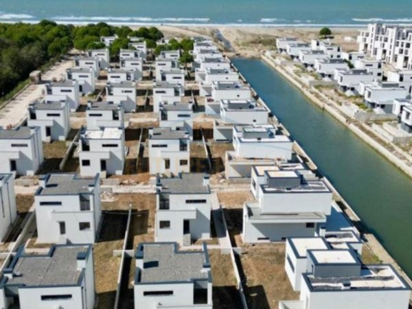 Durres, shitet Vile 3+1+Ballkon , 291 m² 800.000 € (GJIRI I LALZIT)