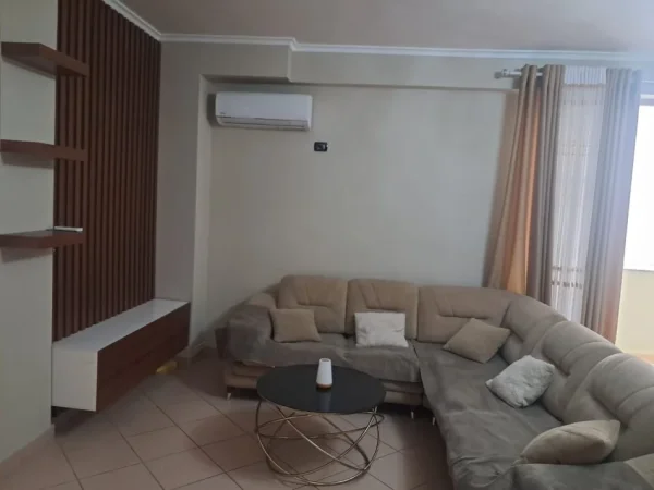Tirane, jepet me qera apartament 2+1 Kati 2, 85 m² 700 €