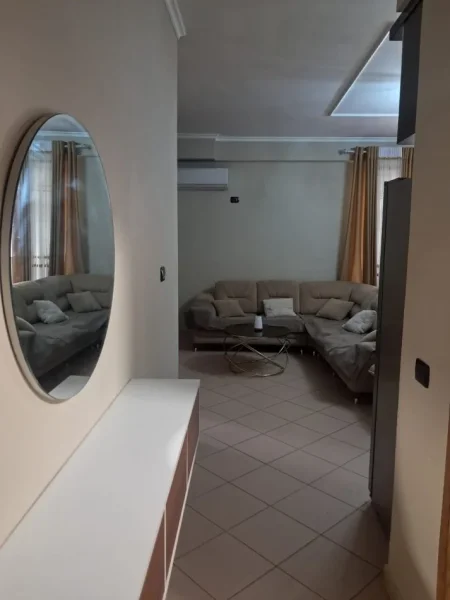 Tirane, jepet me qera apartament 2+1 Kati 2, 85 m² 700 €