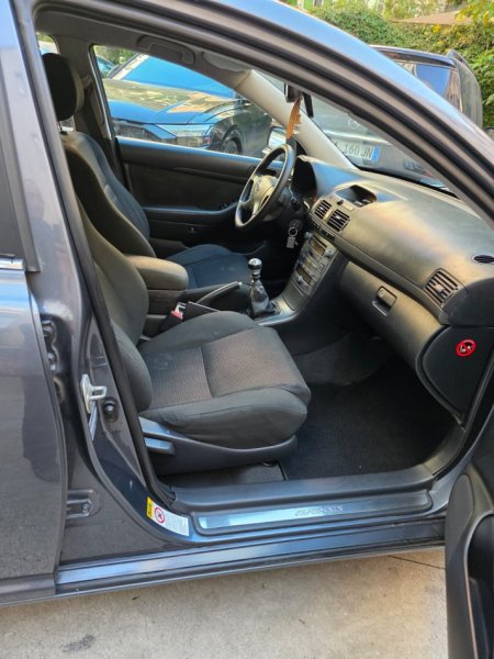 Tirane, shes makine TOYOTA Nafte, gri e erret manuale Kondicioner 194 km 2.650 €