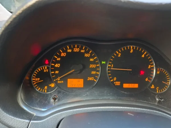 Tirane, shes makine TOYOTA Nafte, gri e erret manuale Kondicioner 194 km 2.650 €