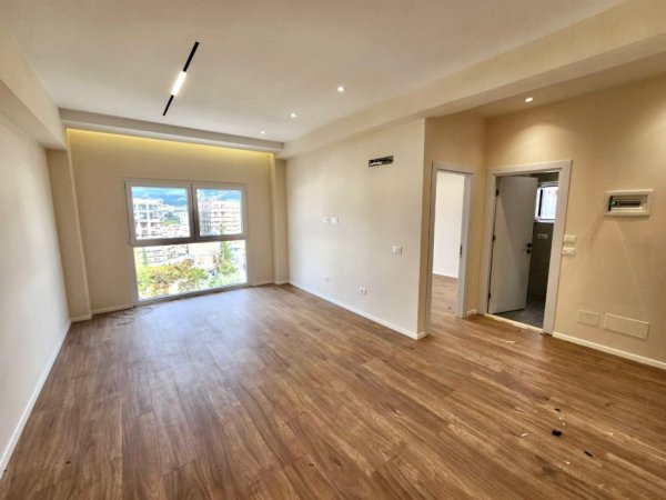 Në shitje 1+1📍Sipër Kompleksit Grand/ Ngjiturë me kompleksin Mangalem ( Ali Dem) ( posht depove të ujit) (Pallat 2025) 98.500 eu Merret dhe me kredi🔥