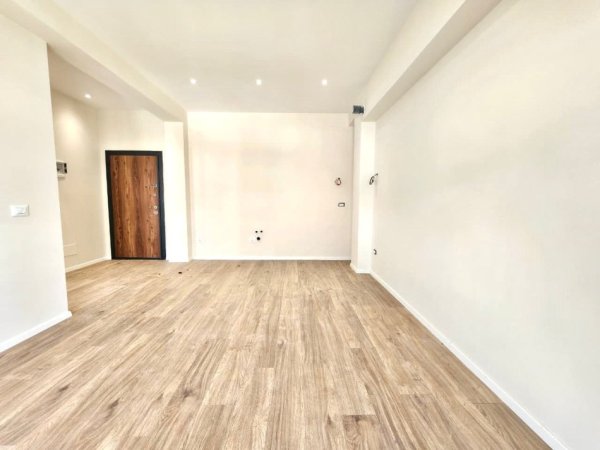 Në shitje 1+1📍Sipër Kompleksit Grand/ Ngjiturë me kompleksin Mangalem ( Ali Dem) ( posht depove të ujit) (Pallat 2025) 98.500 eu Merret dhe me kredi🔥