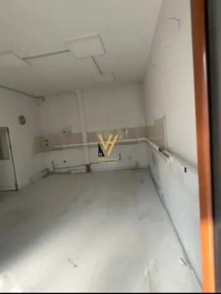 Tirane, jepet me qera dyqan Kati 0, 65 m² 700 € (BULEVARDI ZOGU I PARE)