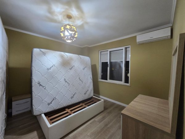 Tirane, jepet me qera apartament 2+1+Ballkon Kati 10, 105 m² 700 € (Komuna e Parisit)