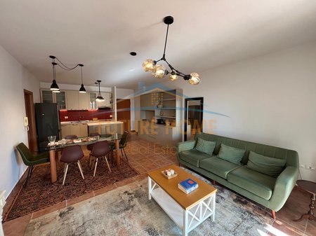 Tirane, jepet me qera apartament 2+1 Kati 5, 106 m² 1.000 € 