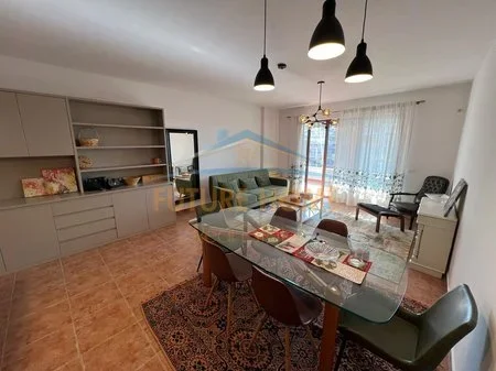 Tirane, jepet me qera apartament 2+1 Kati 5, 106 m² 1.000 € 