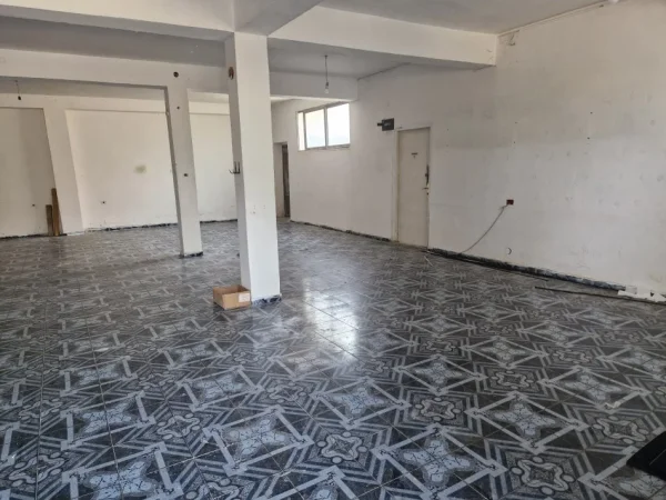 Tirane, jepet me qera ambjent biznesi Kati 0, 156 m² 450 €