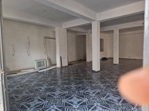 Tirane, jepet me qera ambjent biznesi Kati 0, 156 m² 450 €