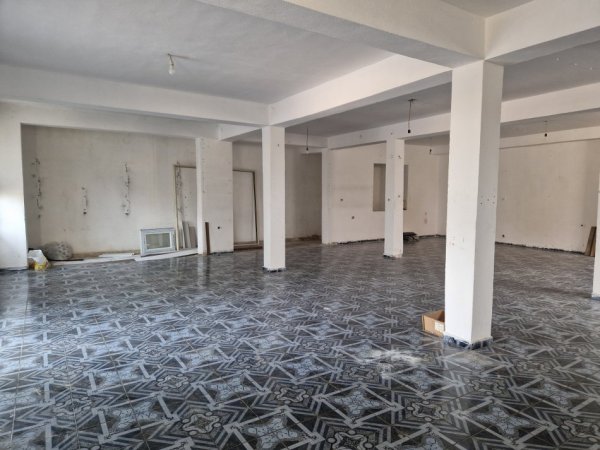 Tirane, jepet me qera ambjent biznesi Kati 0, 156 m² 450 €
