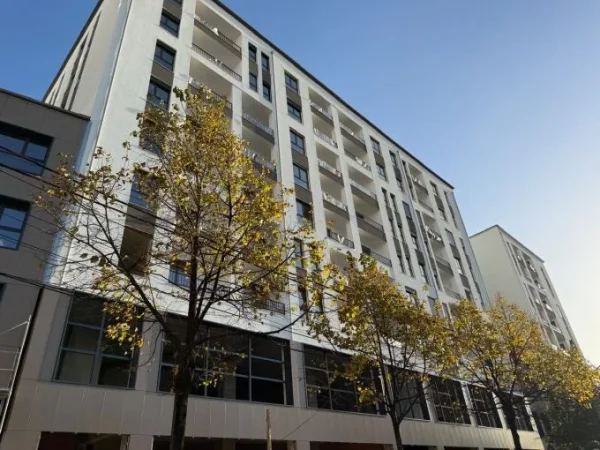 Tirane, shitet dyqan Kati 0, 126 m² 415.000 € (shkolla e bashkuar)