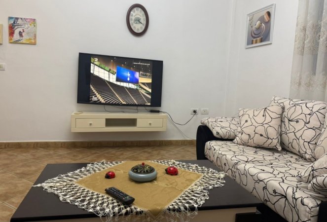 Tirane, jepet me qera apartament 2+1+Ballkon Kati 8, 78 m² 600 € (Stacioni i Fundit i Tiranes se re Blv Gjergj Fishta)