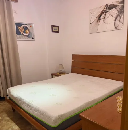 Tirane, jepet me qera apartament 2+1+Ballkon Kati 8, 78 m² 600 € (Stacioni i Fundit i Tiranes se re Blv Gjergj Fishta)