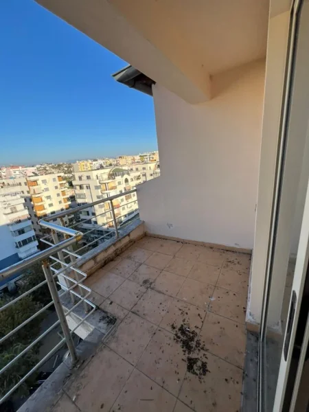 Durres, shitet apartament 1+1+Ballkon Kati 9, 85 m² 75.000 € (Rruga Pavarsia Durres)