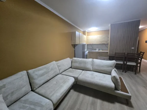 Tirane, jepet me qera apartament 2+1+Ballkon Kati 11, 105 m² 700 € (Komuna Parisit)