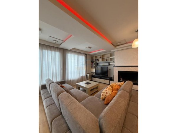 Tirane, jepet me qera apartament 2+1 Kati 3, 128 m² 900 € 