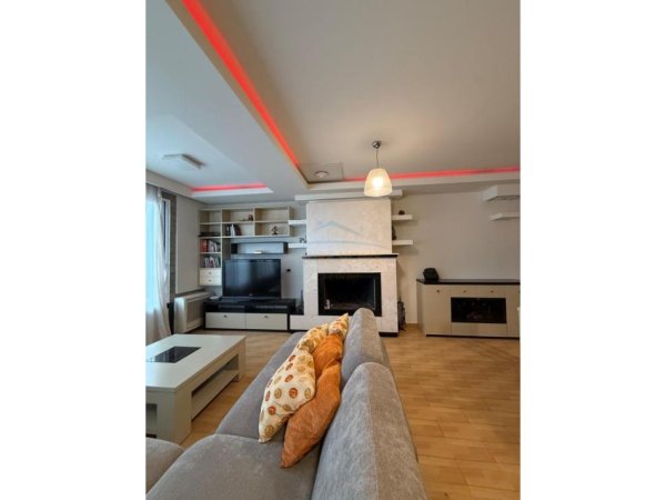 Tirane, jepet me qera apartament 2+1 Kati 3, 128 m² 900 € 
