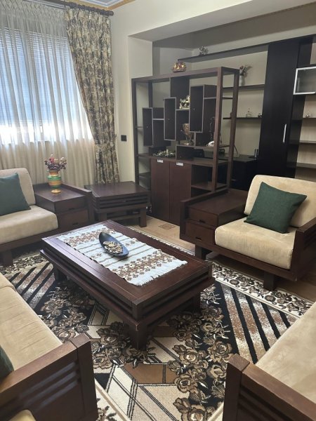 Tirane, jepet me qera 2+1+Ballkon Kati 5, 120 m² 1.500 € (afer Presidences)