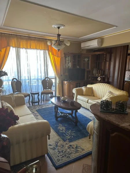 Tirane, jepet me qera 2+1+Ballkon Kati 5, 120 m² 1.500 € (afer Presidences)