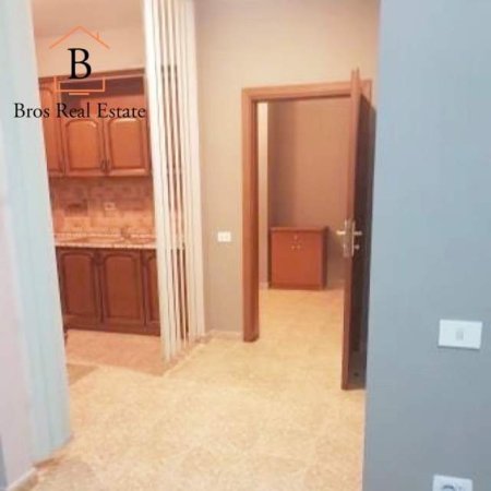 Tirane, jepet me qera ambjent biznesi Kati 2, 92 m² 45.000 Leke (Blv Zogu i Pare,Gjimnazi Sinan Tafaj)