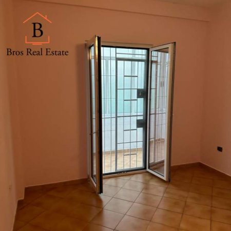 Tirane, jepet me qera apartament 2+1+BLK Kati 3, 90 m² 500 Euro (Kristali)