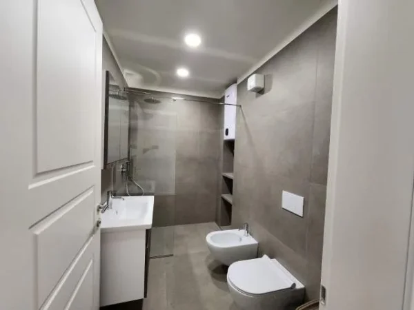 Tirane, jepet me qera apartament duplex 2+1_2 dhe post parkimi 120 m² 1.000 Euro (prane 15 kateshit)