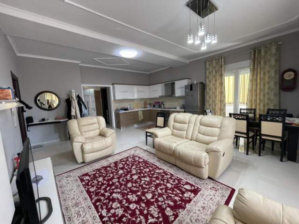 Tirane, jepet me qera apartament Kati 3, 140 m² 550 Euro (Rruga e Kavajes)