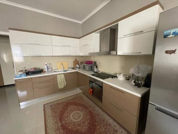 Tirane, jepet me qera apartament Kati 3, 140 m² 550 Euro (Rruga e Kavajes)