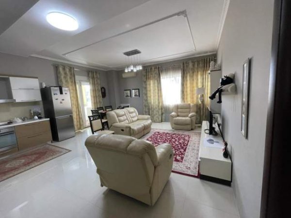 Tirane, jepet me qera apartament Kati 3, 140 m² 550 Euro (Rruga e Kavajes)