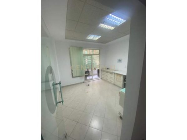 Tirane, jap me qera zyre Kati 1, 64 m² 500 Euro (Ne bllok te "LSI", Rruga "Sami Frasheri")