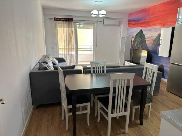 Tirane, jepet me qera apartament 2+1+BLK Kati 3, 110 m² 500 Euro (rruga Bill Klinton)