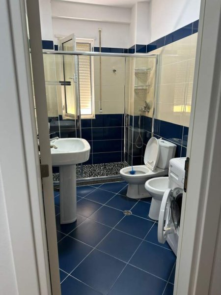 Tirane, jepet me qera apartament 2+1+BLK Kati 3, 110 m² 500 Euro (rruga Bill Klinton)