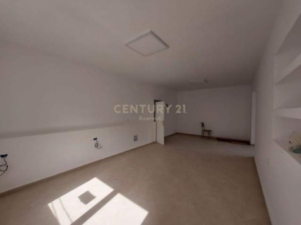 Tirane, jap me qera zyre Kati 1, 50 m² 500 Euro (Bulevardi Zogu i Pare)
