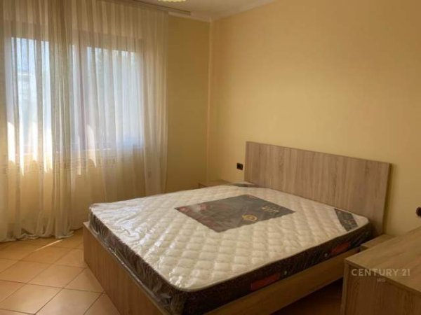 Tirane, jepet me qera apartament 1+1 54 m² 300 Euro (Profarma, Oxhaku)
