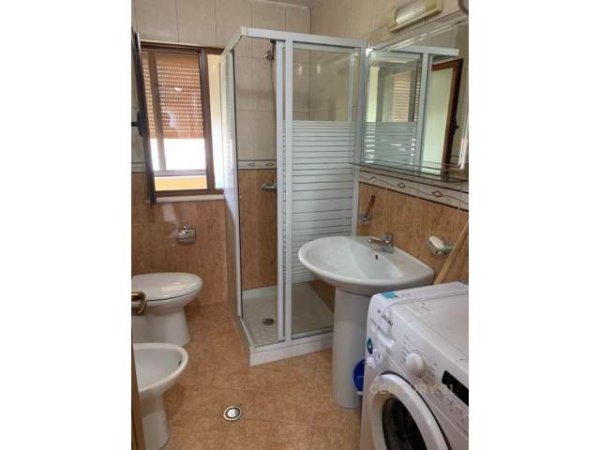 Tirane, jepet me qera apartament 1+1 54 m² 300 Euro (Profarma, Oxhaku)