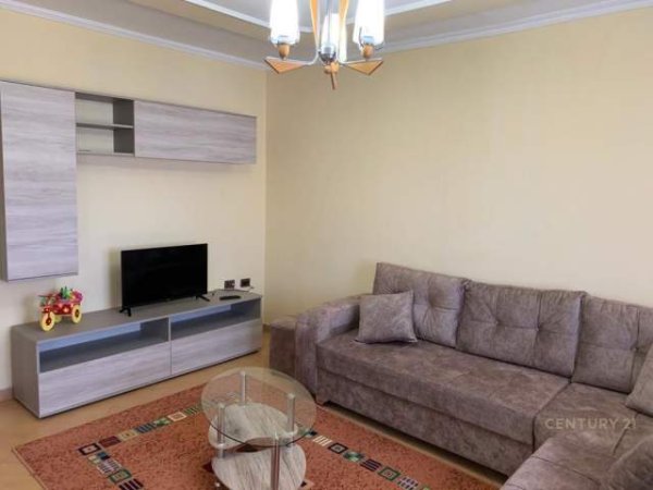 Tirane, jepet me qera apartament 1+1 54 m² 300 Euro (Profarma, Oxhaku)