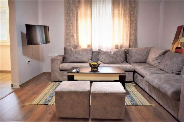 Tirane, jepet me qera apartament 2+1+A+BLK Kati 1, 75 m² 65.000 Leke (Rruga Kongresi i Lushnjes)