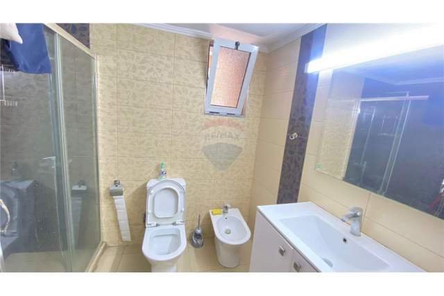 Tirane, jepet me qera apartament 1+1 Kati 0, 60 m² 450 Euro (Rruga e Elbasanit)