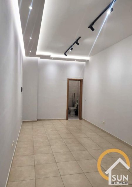 Shkoder, jepet me qera ambjent biznesi Kati 0, 30 m² 25.000 Leke (QENDER SHKODER)